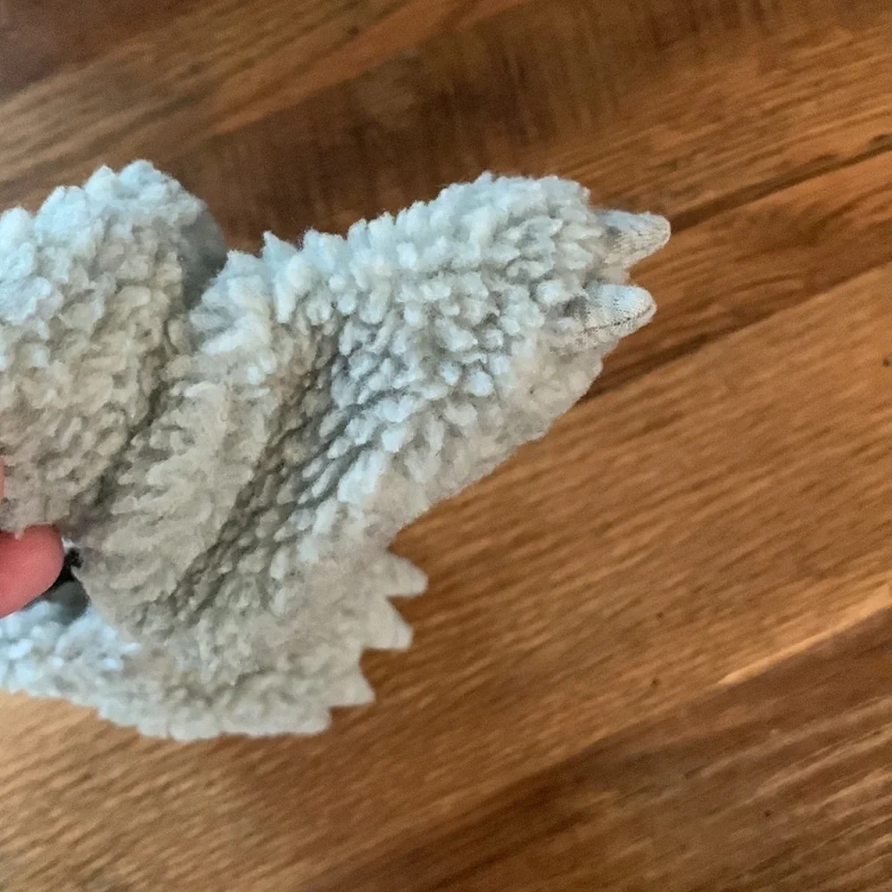 Gap baby grey claw slippers 0-3 month